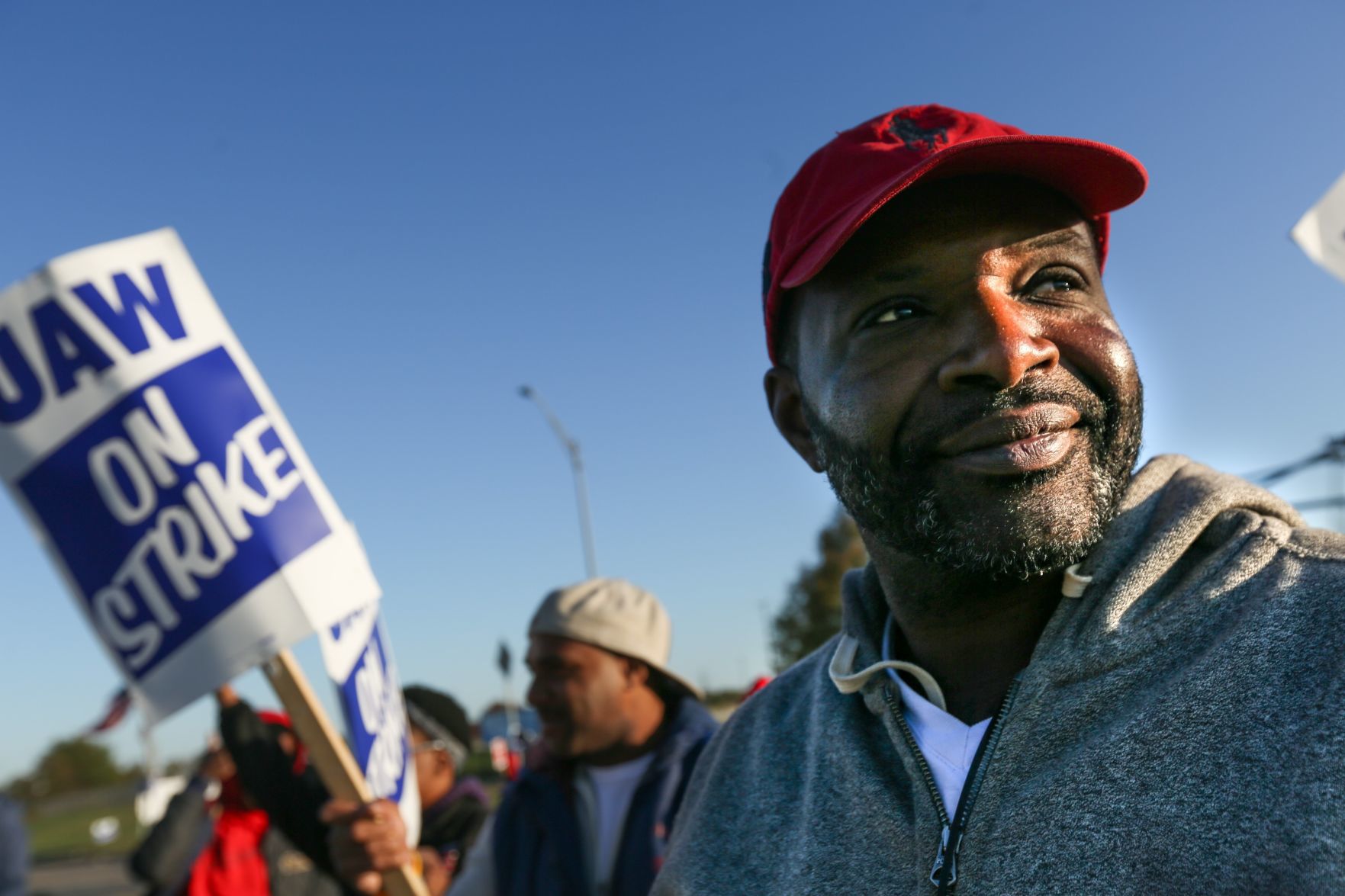 UAW workers on the picket line in Wentzville
